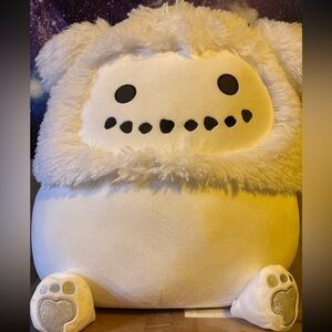 Benny the Bigfoot Snowman squishmallow.. 16in brand new..